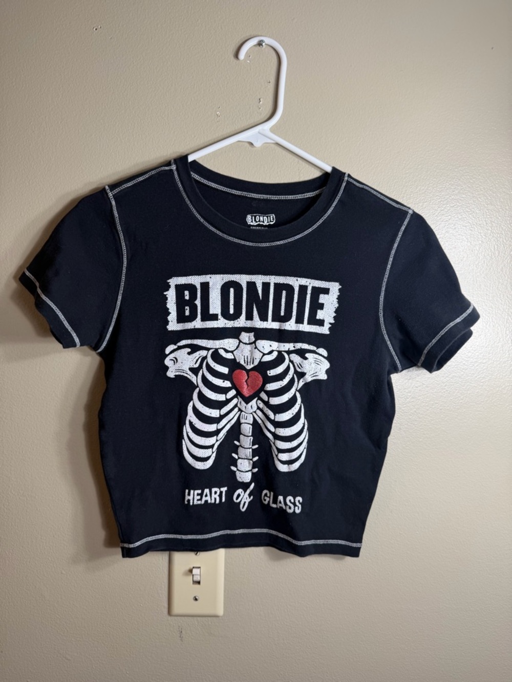Blondie Heart of Glass Baby Tee Cropped Graphic Shirt Black medium